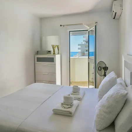 Fantastic Seaviews & Pool, Close To The